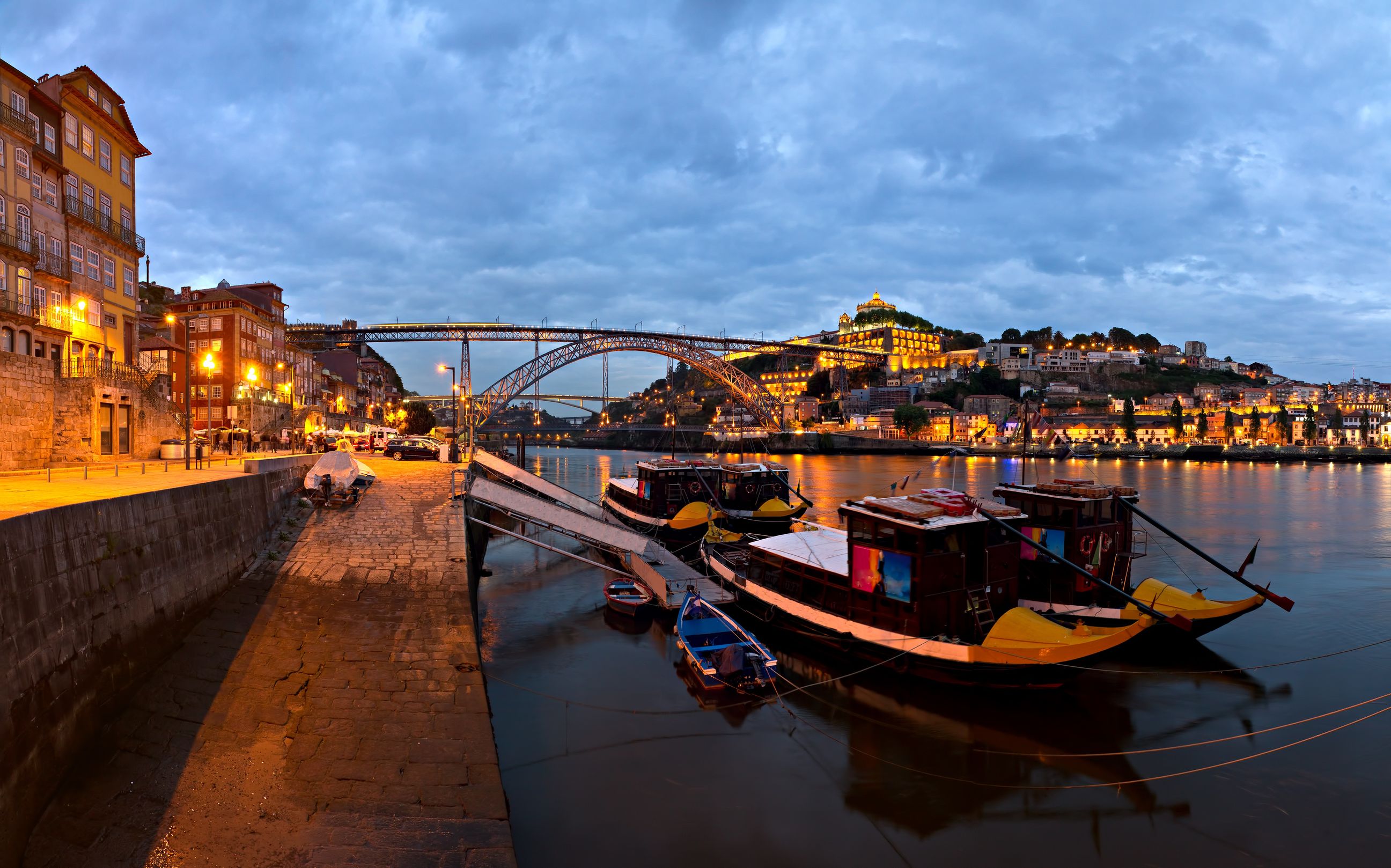 Douro floden i Porto, Portugal
