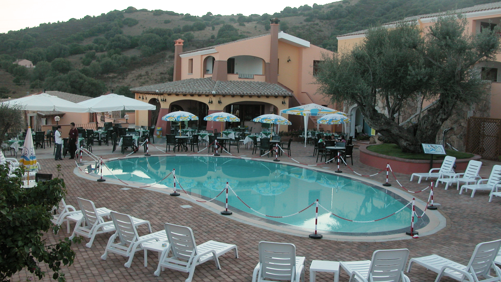 Swimmingpool på Feriebolig Li Troni Residence - Sardinien, Italien - Kulturrejser