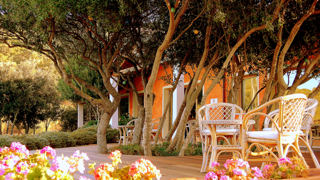Terrasse på Hotel Aldiola Country Resort - Sardinien, Italien - Kulturrejser
