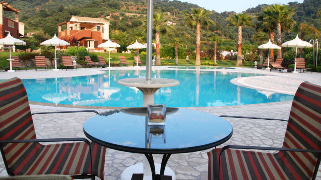 Poolområde på Alcantara Resort - Sicilien, Italien - Hideaways